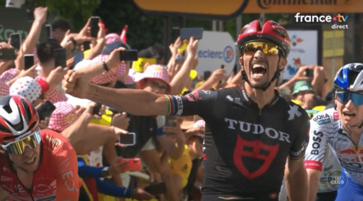 Julian Alaphilippe réagit après sa fausse joie lors du Tour de France 2025