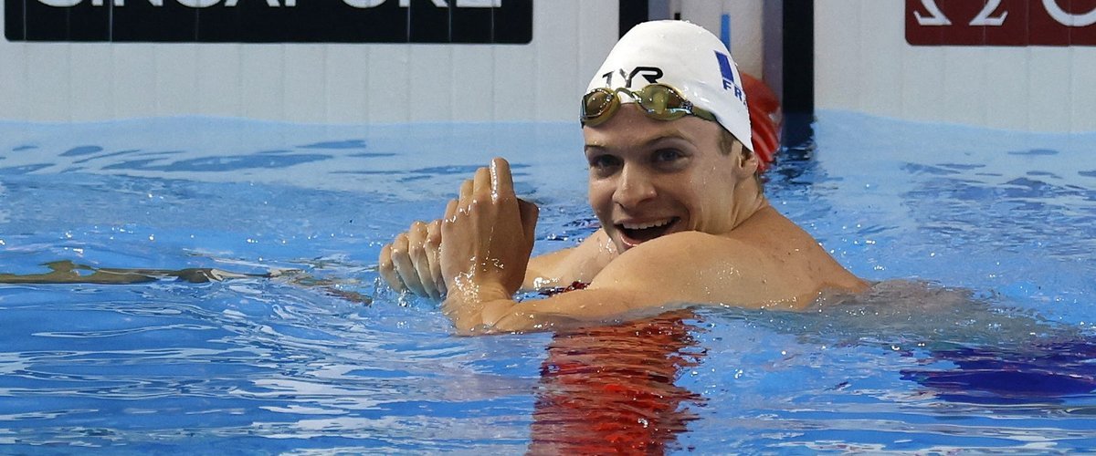 Léon Marchand établit deux nouveaux records du monde en natation