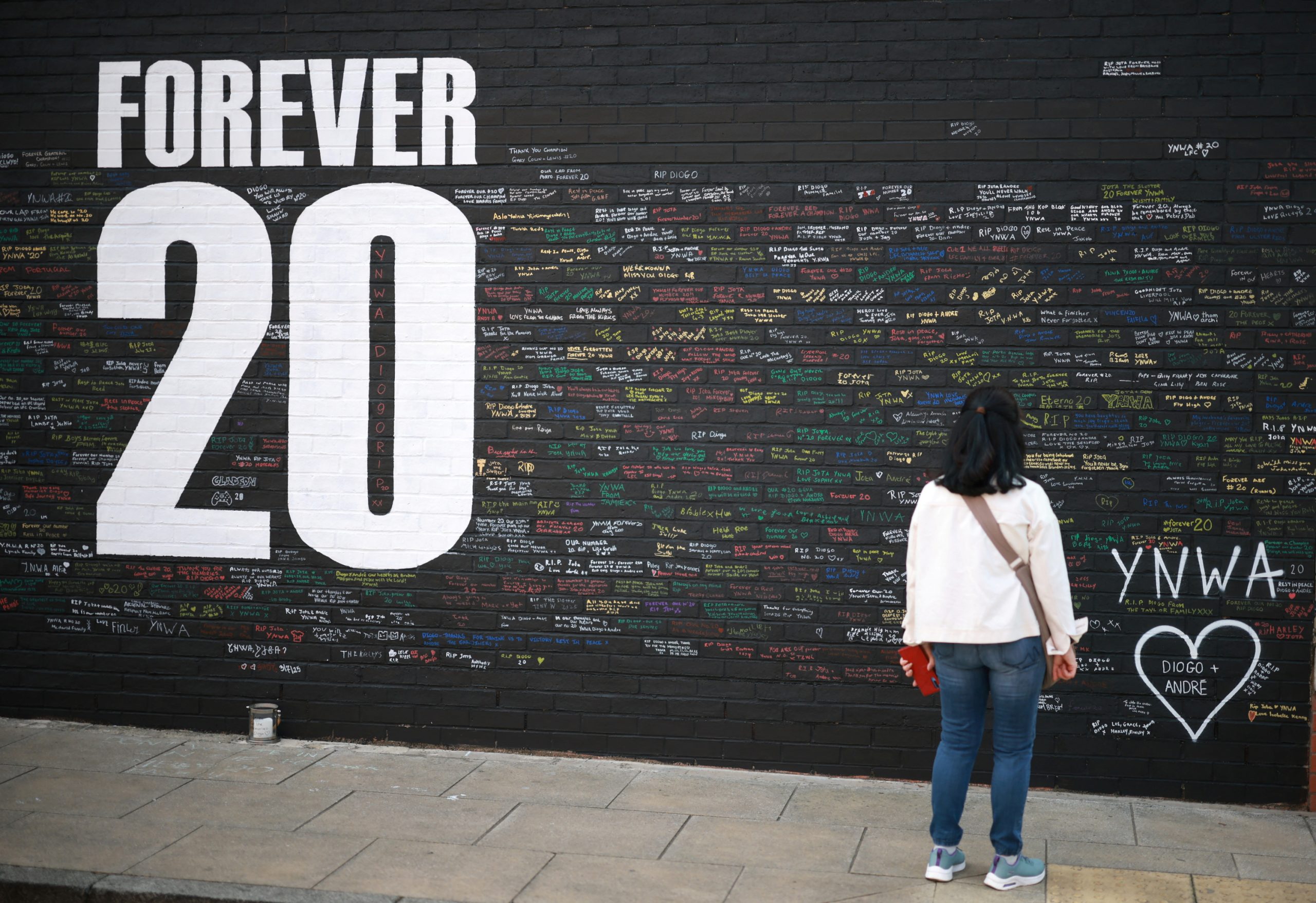 Liverpool retire le numéro 20 en hommage à Diogo Jota