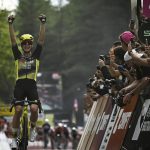 Marianne Vos remporte le premier maillot jaune du Tour féminin 2025