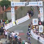 Tour de France : Spectateurs montent sur des tombes pour mieux voir la course