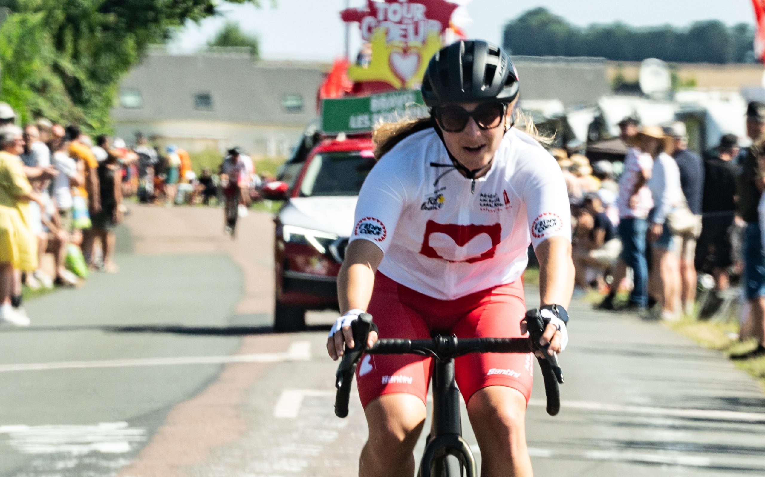 Violette Dorange, navigatrice, au cœur du Tour de France en Normandie