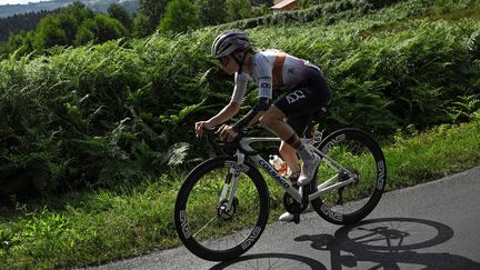Maeva Squiban célèbre sa victoire lors du Tour de France femmes 2025