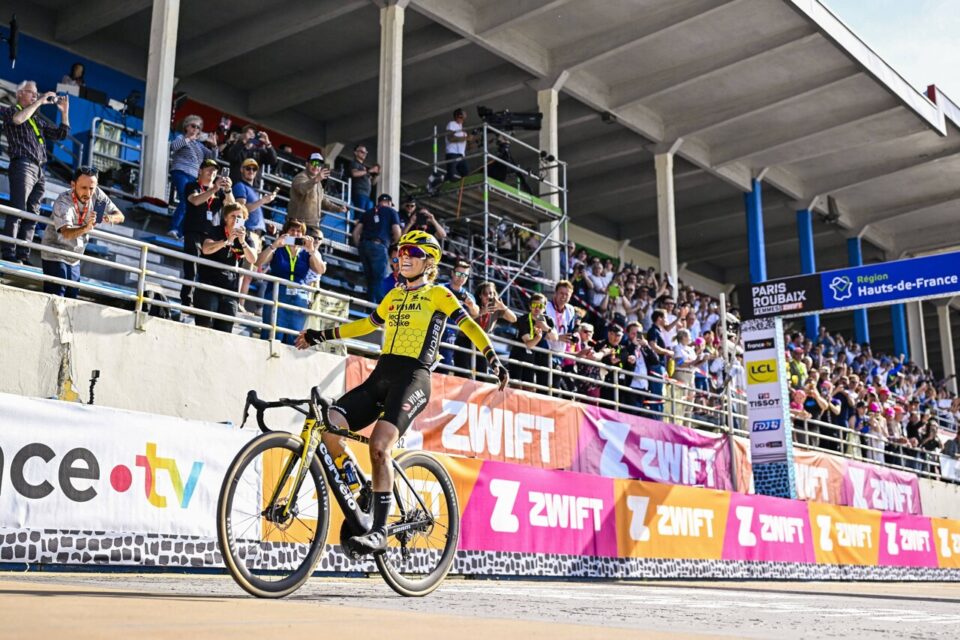 Pauline Ferrand-Prévot remporte le maillot jaune du Tour de France Femmes 2025