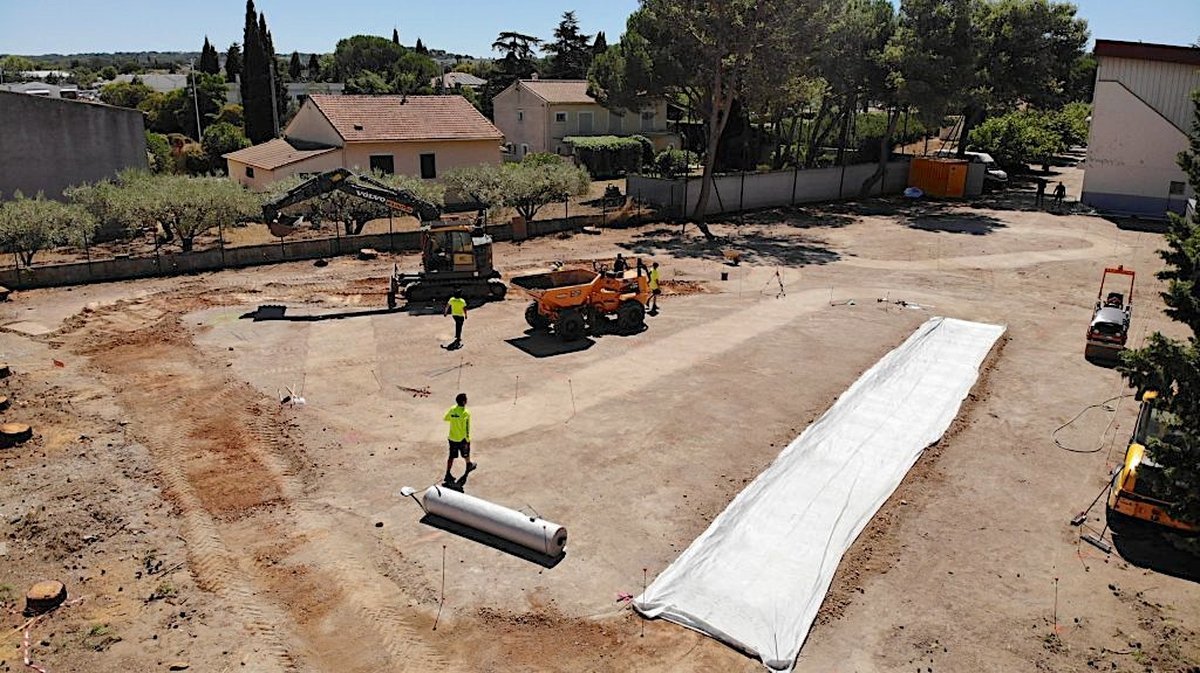 La piste de pumptrack de Vauvert se dessine au sol (Photo drone Léo Amouyal)