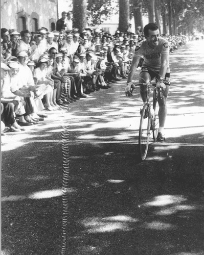 Louison Bobet à l’arrivée sur le critérium de Quillan