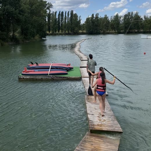 Paddle, wakeskate, wakeboard, ski nautique et kneeboard au téléski nautique de Bram