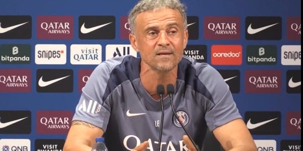Luis Enrique lors d'une conférence de presse