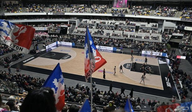 Le Palais des sports de Gerland en configuration basket avant le match opposant l’Asvel féminin et Villeneuve-d’Ascq.