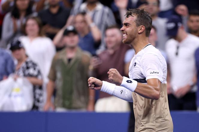 Benjamin Bonzi après sa victoire contre Daniil Medvedev lors du match du premier tour de l’US Open, à New York