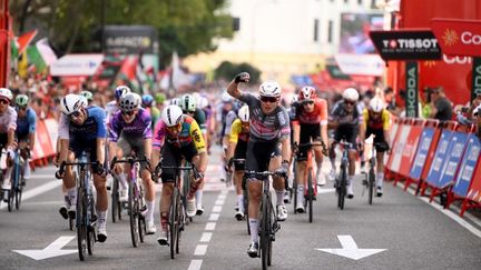Jasper Philipsen victorieux sur la 8e étape de la Vuelta à Saragosse, le 30 août 2025.