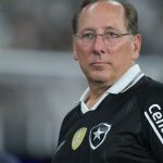 Justice brésilienne gèle les parts du groupe Eagle dans Botafogo