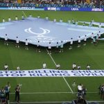 L'UEFA déploie une banderole pour sensibiliser au sort des enfants en zone de conflit