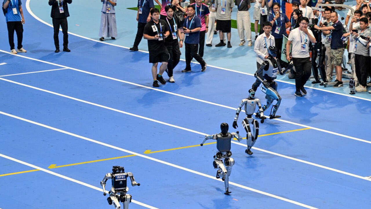 Premiers Jeux mondiaux de robots humanoïdes à Pékin : une compétition innovante