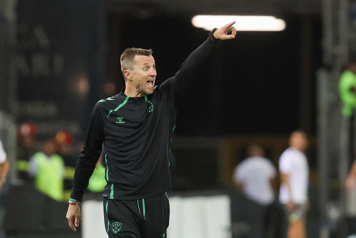 Saint-Etienne stoppe son mercato : enjeux et perspectives en Ligue 2