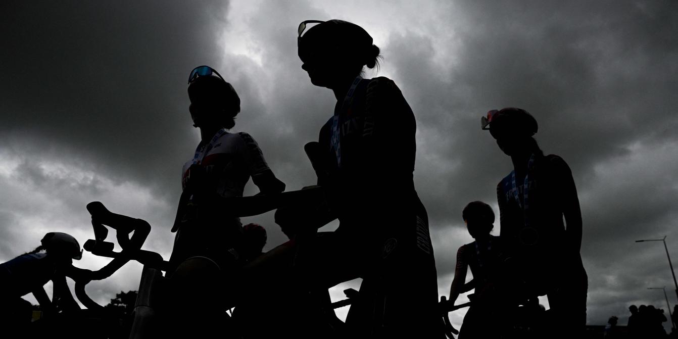 Tour de France Femmes : risques invisibles et pression sur les coureuses