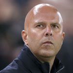 Arne Slot critique sévèrement Hugo Ekitike après son carton rouge