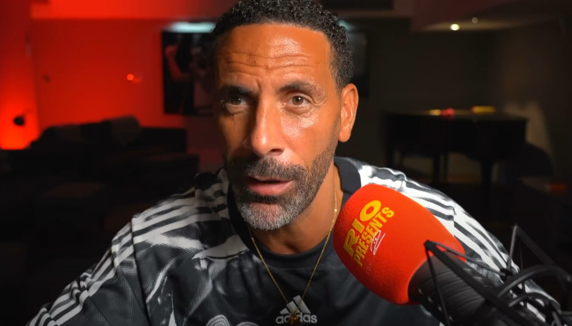 Rio Ferdinand critique Benjamin Sesko pour son manque de chances à Manchester United