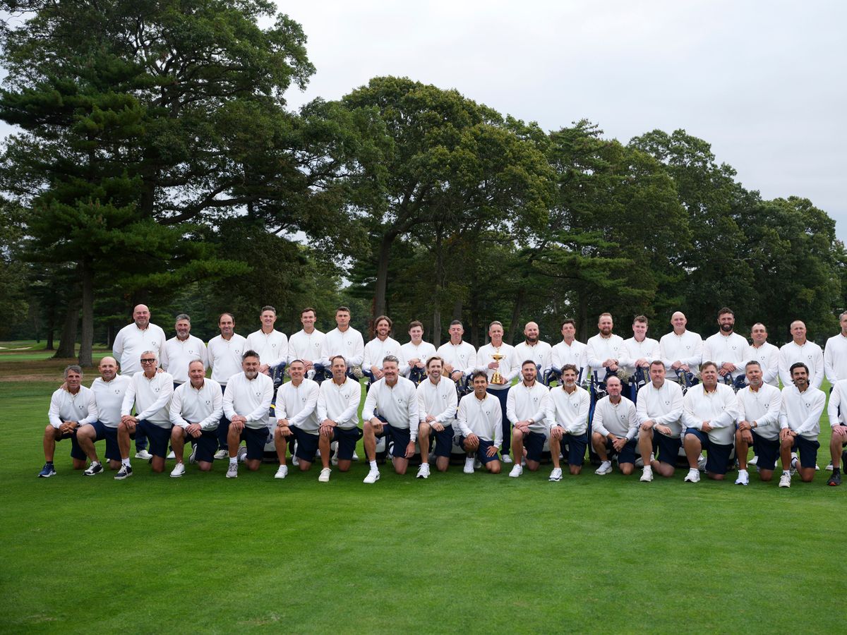 Gianfranco Zola, légende de la Premier League, pilote de buggy lors de la Ryder Cup