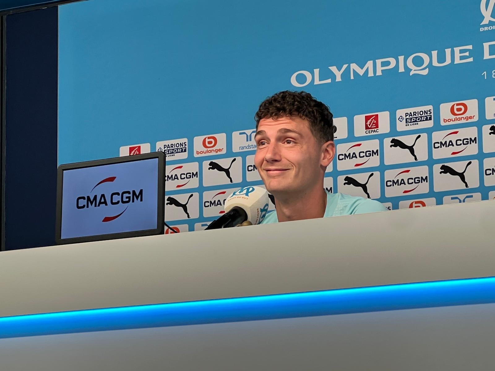 Benjamin Pavard s'engage à l'OM : ambitions, style et leadership