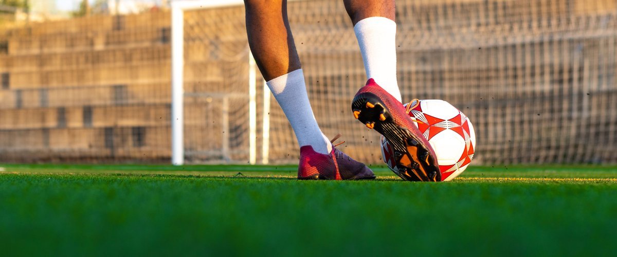 Décès mystérieux d’un ancien footballeur en Vendée : enquête en cours