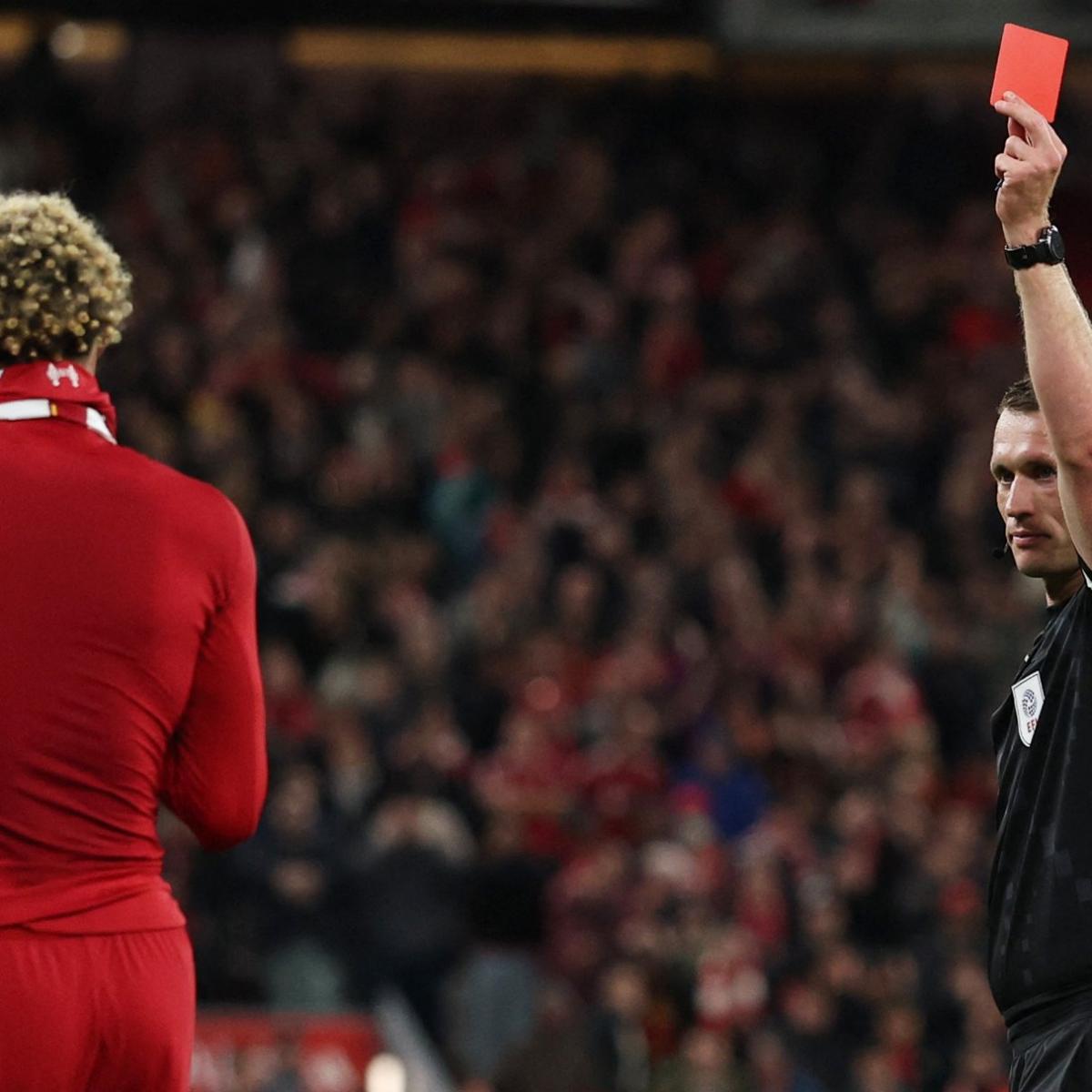 Ekitike marque mais exclu après avoir arraché son maillot contre Southampton