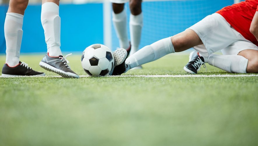 Gardien de 19 ans décède après un arrêt cardiaque en plein match en Cantabrie