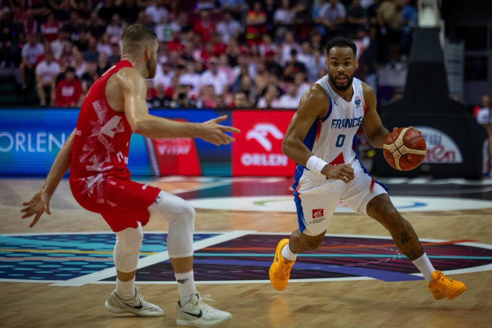 Elie Okobo, meneur-arrière des Bleus, a contribué au succès contre la Pologne