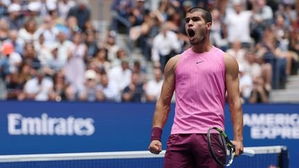 Carlos Alcaraz célèbre sa victoire en quarts de finale de l'US Open contre Jiri Lehecka