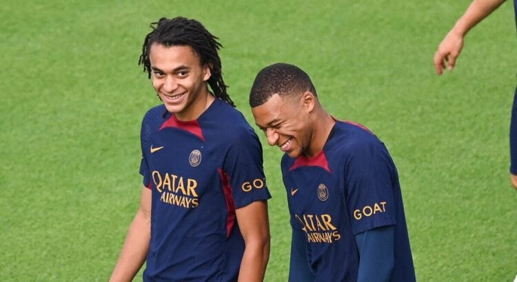 Kylian et Ethan Mbappé sur le terrain, deux frères au parcours différent