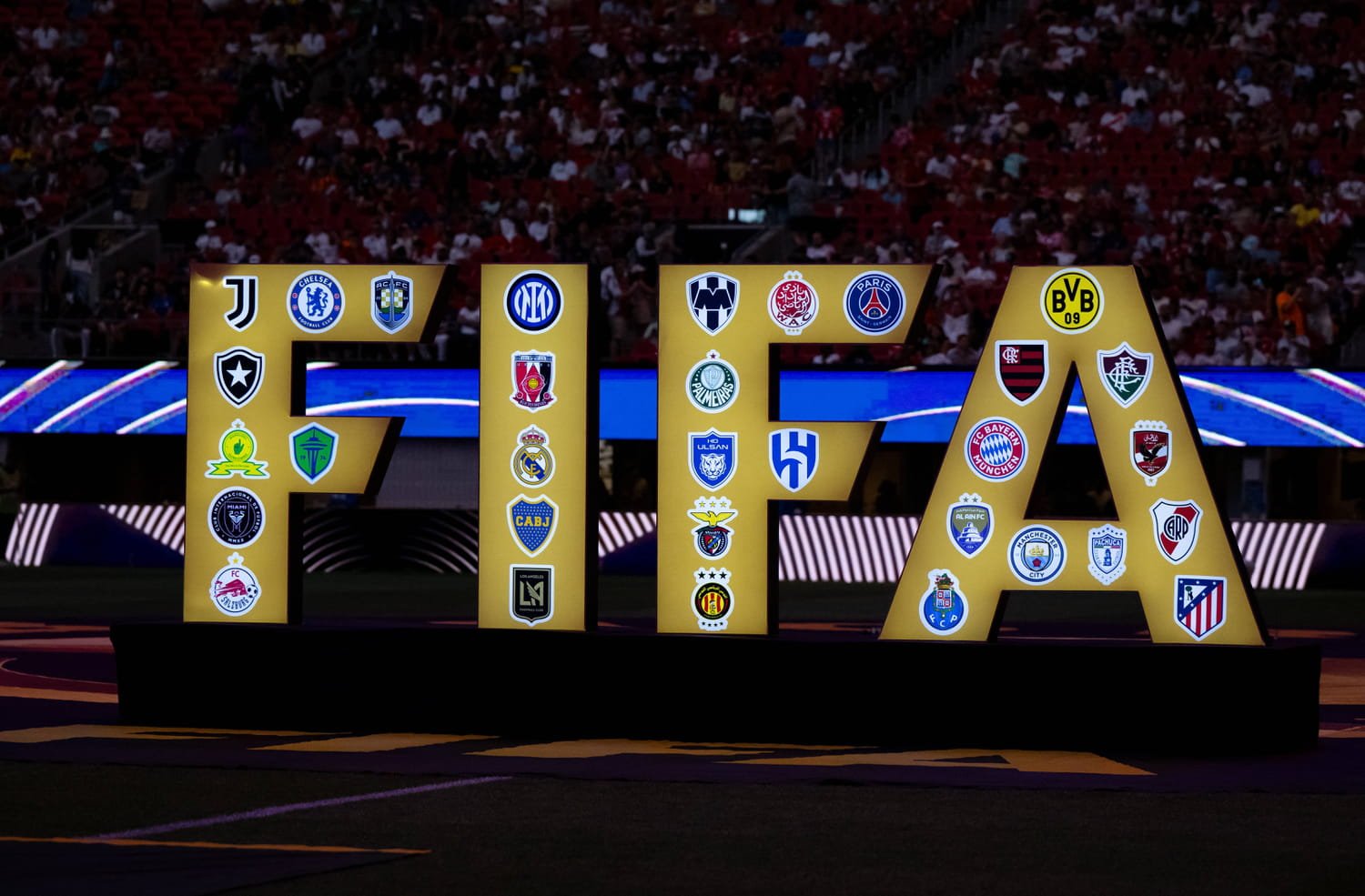 Transferts de football et chiffres record 2025