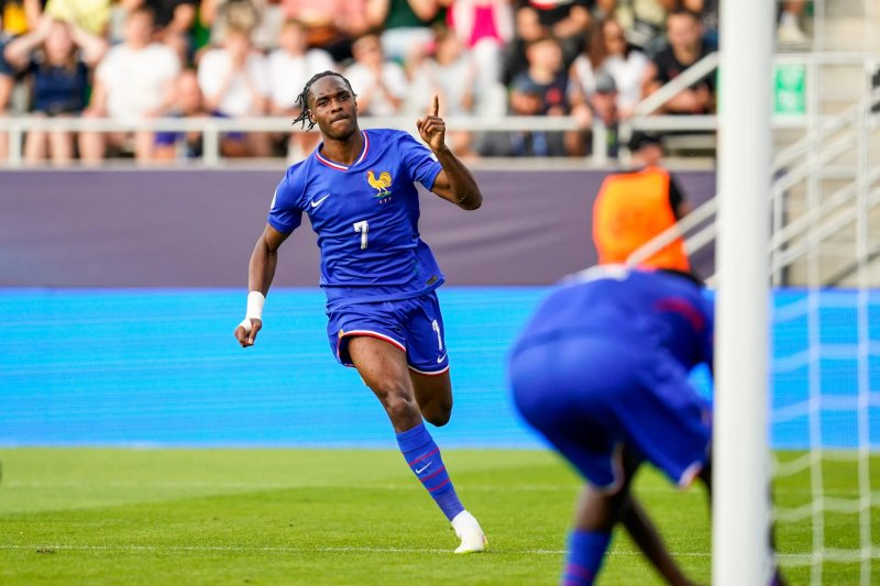 Mathys Tel lors d’un entraînement ou d’un match, jeune talent du football français