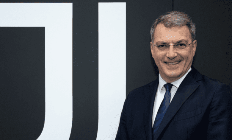 Damien Comolli lors d'une conférence de presse