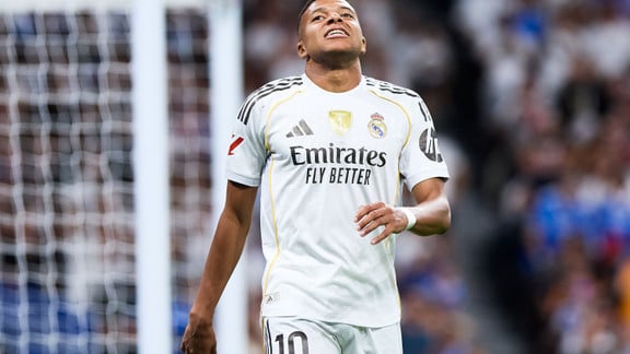 Kylian Mbappé sur le terrain lors d’un match ou d’un échauffement