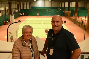 Vue des courts du centre départemental Jacky-Terreau à Saint-Éloi