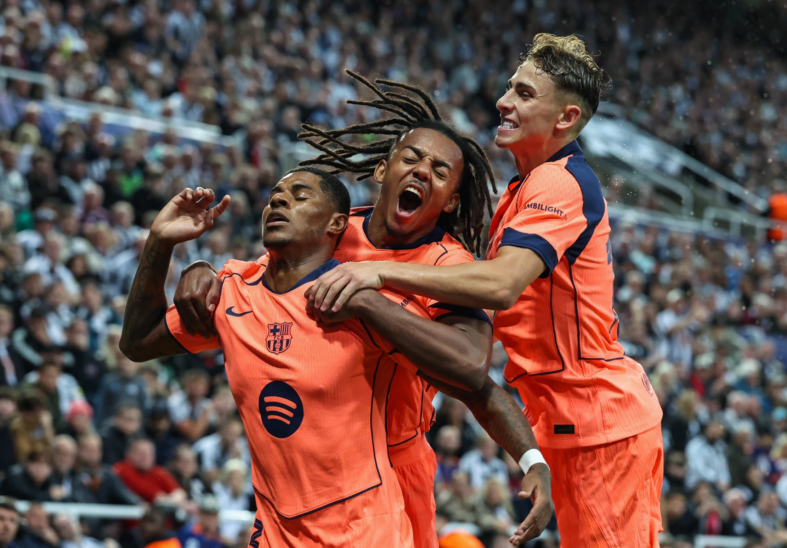 Marcus Rashford célébrant son doublé lors du match Barcelone contre Newcastle