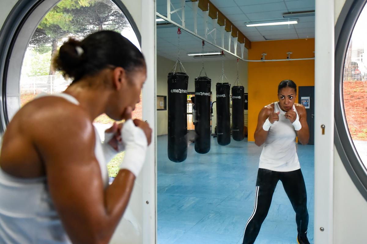 Estelle Mossely apparue déjà bien affûtée