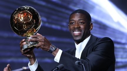 Ousmane Dembélé après avoir été sacré Ballon d'Or le 22 septembre 2025 au Théâtre du Châtelet à Paris.