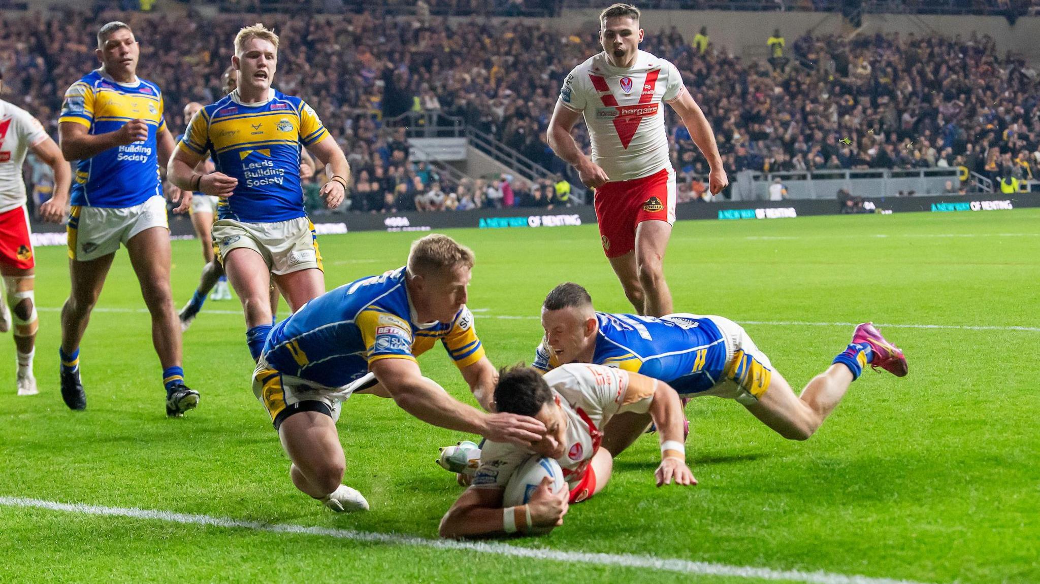 Shane Wright inscrit l’essai gagnant pour St Helens