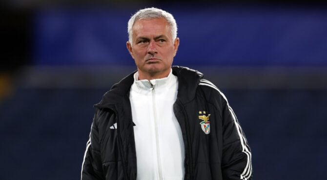 Mourinho sur le bord du terrain