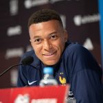 Kylian Mbappé face au dilemme du Ballon d'Or au PSG