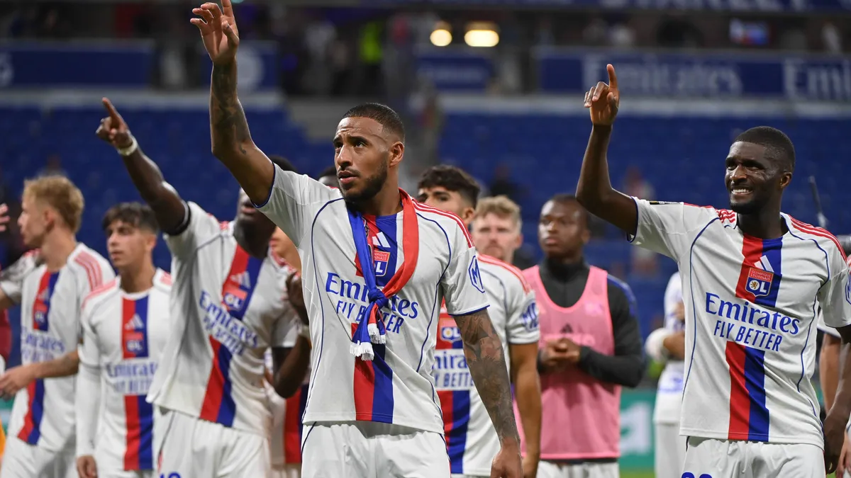 Le PSG sauve le mercato de l’OL : stratégies sans avant-centre