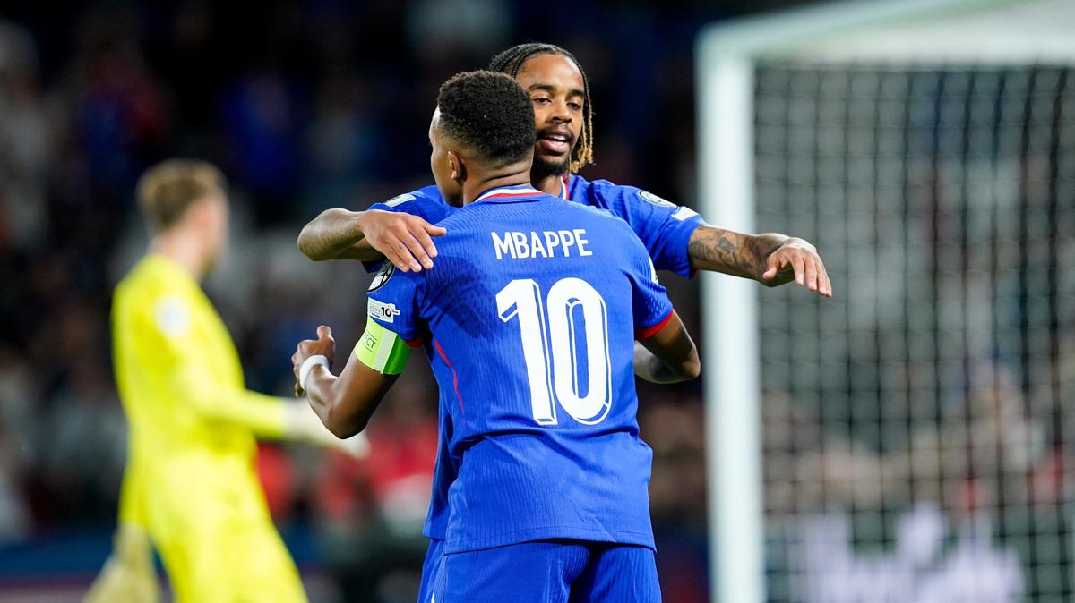 Les Bleus s'imposent laborieusement contre l'Islande grâce à Mbappé