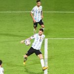 Lionel Messi célèbre son dernier match en Argentine lors des qualifications