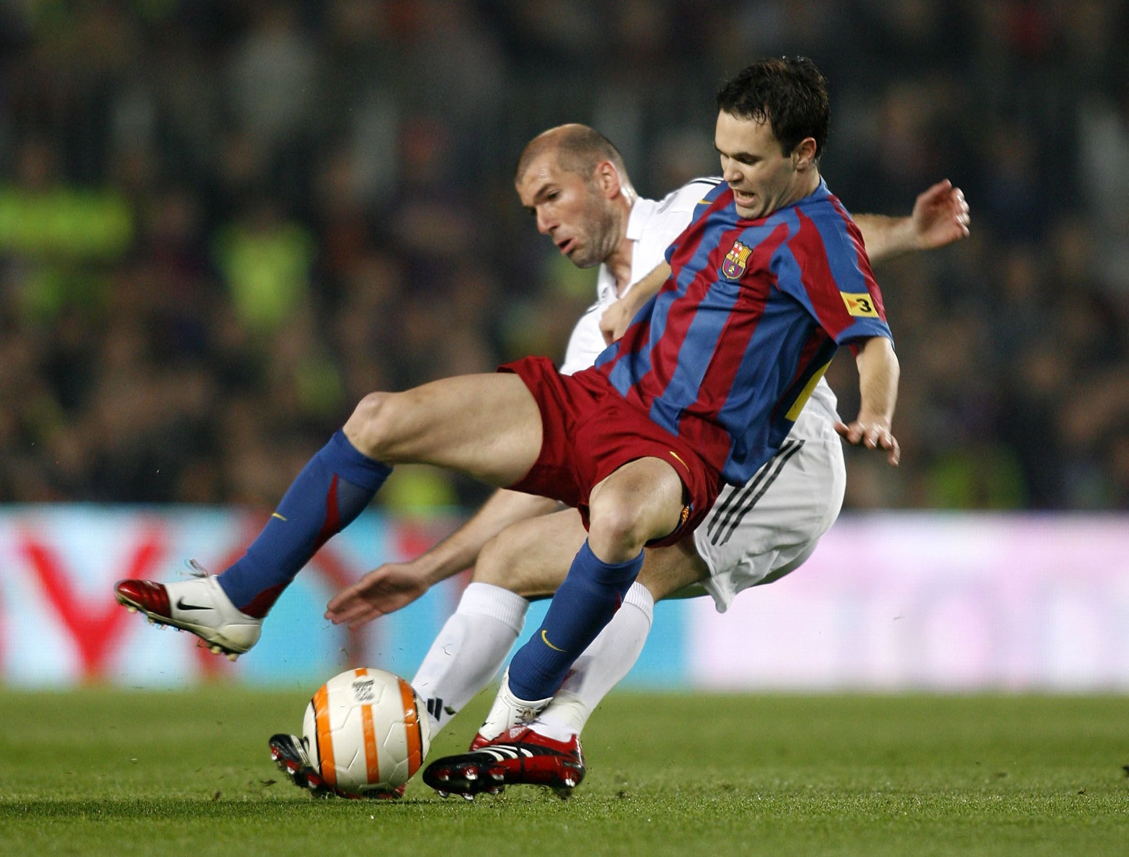 Maghnes Akliouche : inspiration de Zidane et Iniesta, avenir en équipe de France