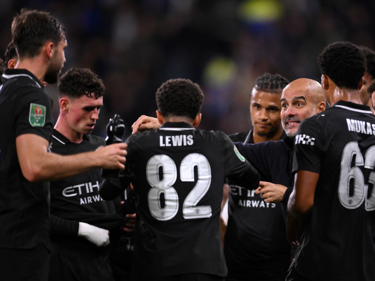 Manchester City s'impose en Coupe avec un message tactique de Guardiola