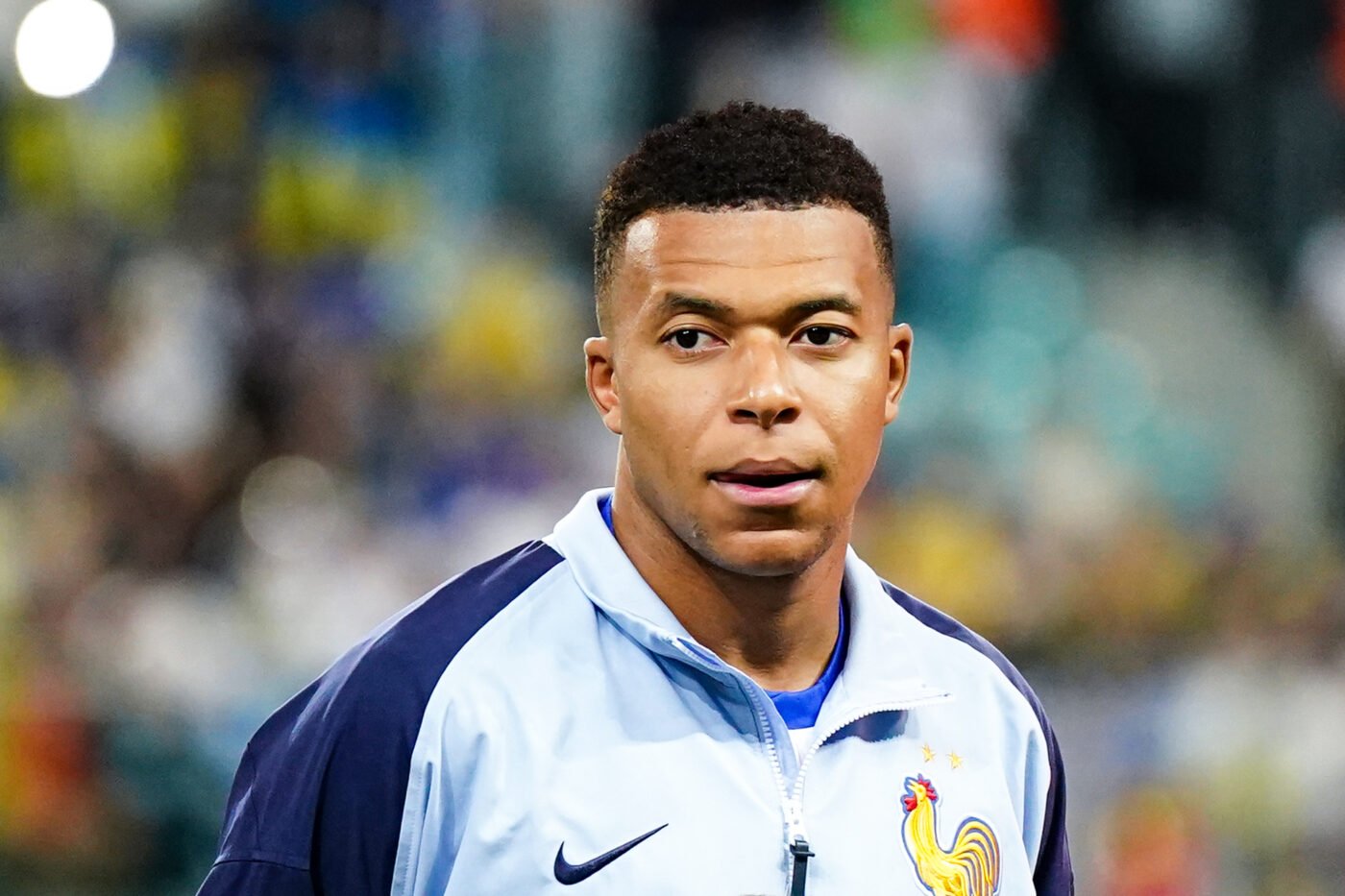 Mbappé dénonce le racisme dans le football et appelle à l'action