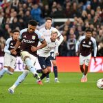 Ollie Watkins rate un penalty crucial lors de l'Europa League