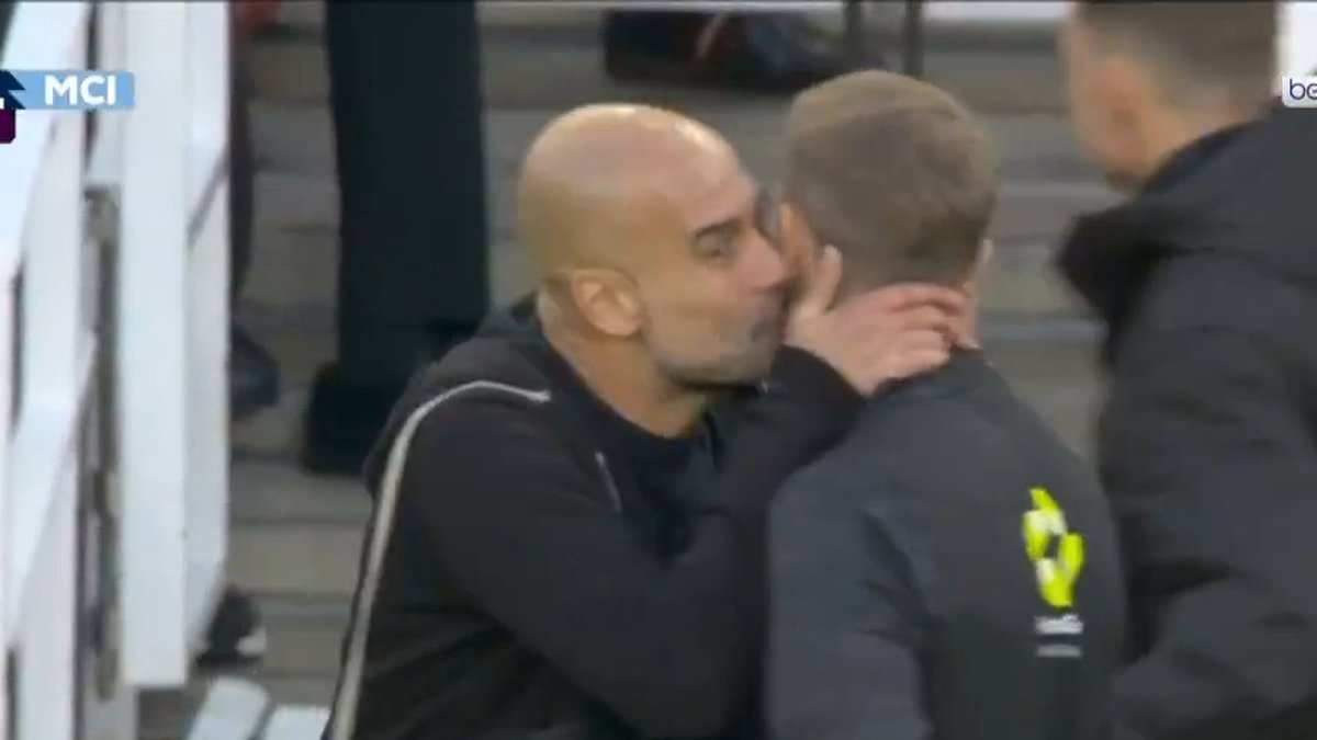 Pep Guardiola s'embrasse bizarrement avec l'arbitre lors d'un match de Premier League