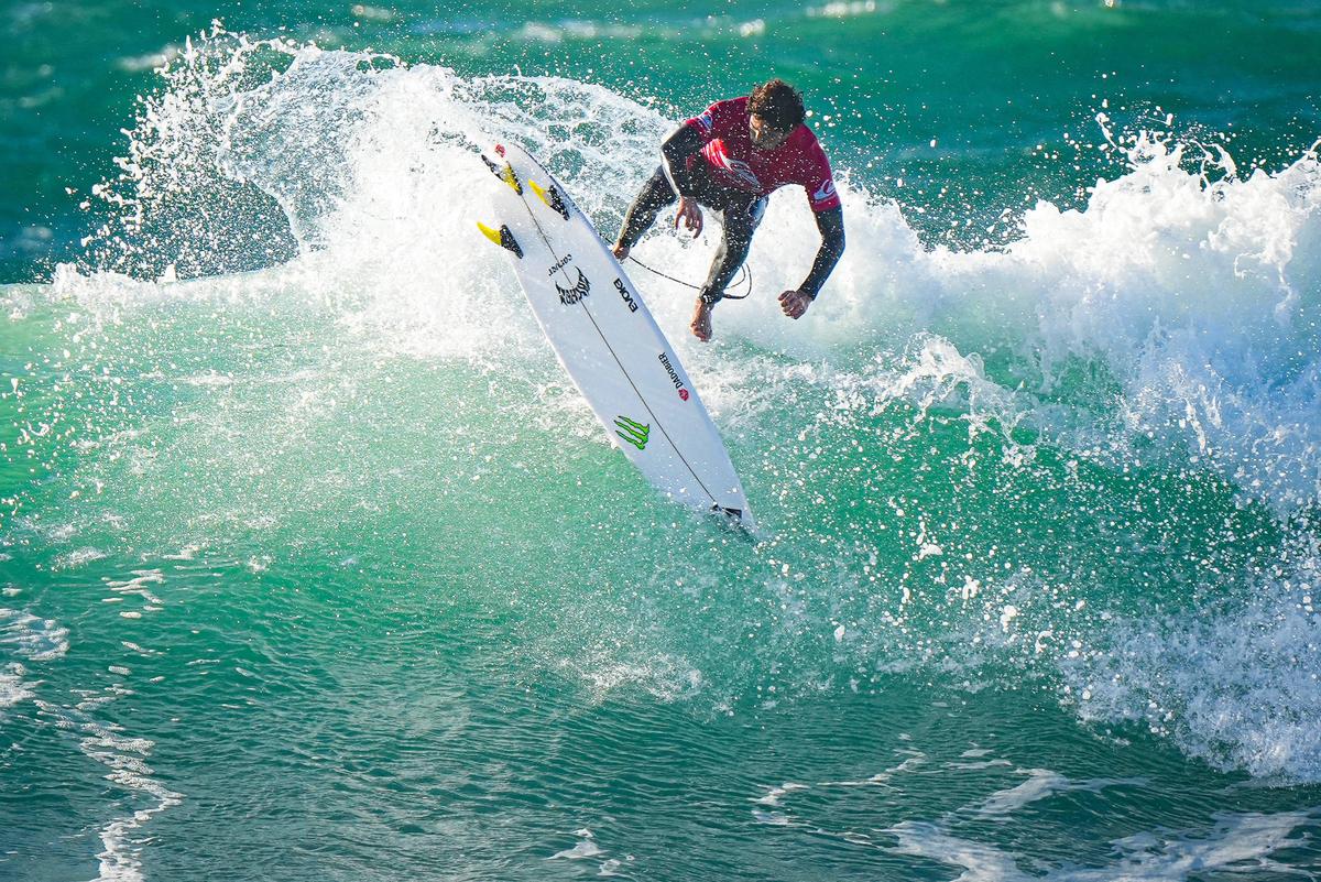 Yago Dora et Molly Picklum champions du monde de surf aux Fidji